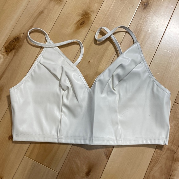 NWOT SHEIN crop top leather size small - Picture 2 of 4